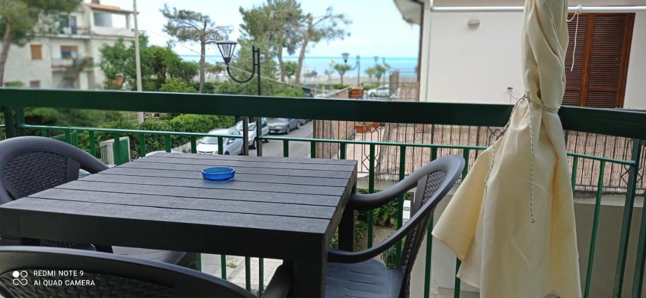 プラーイア・ア・マーレ Ad Un Passo Dal Mare Bed & Breakfast エクステリア 写真