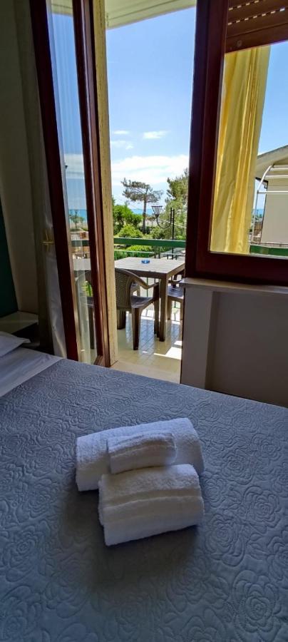 プラーイア・ア・マーレ Ad Un Passo Dal Mare Bed & Breakfast エクステリア 写真