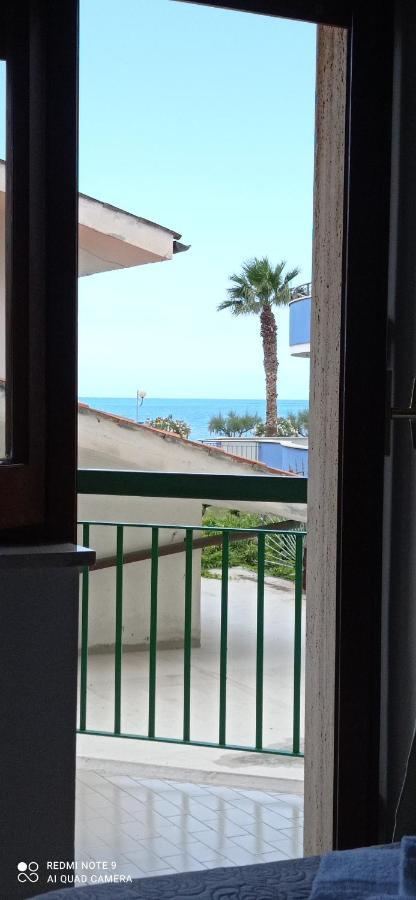 プラーイア・ア・マーレ Ad Un Passo Dal Mare Bed & Breakfast エクステリア 写真