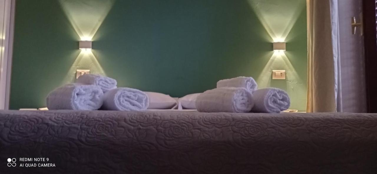 プラーイア・ア・マーレ Ad Un Passo Dal Mare Bed & Breakfast エクステリア 写真