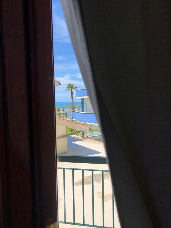 プラーイア・ア・マーレ Ad Un Passo Dal Mare Bed & Breakfast エクステリア 写真