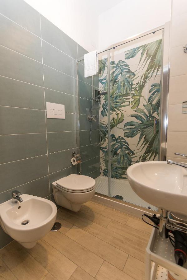プラーイア・ア・マーレ Ad Un Passo Dal Mare Bed & Breakfast エクステリア 写真