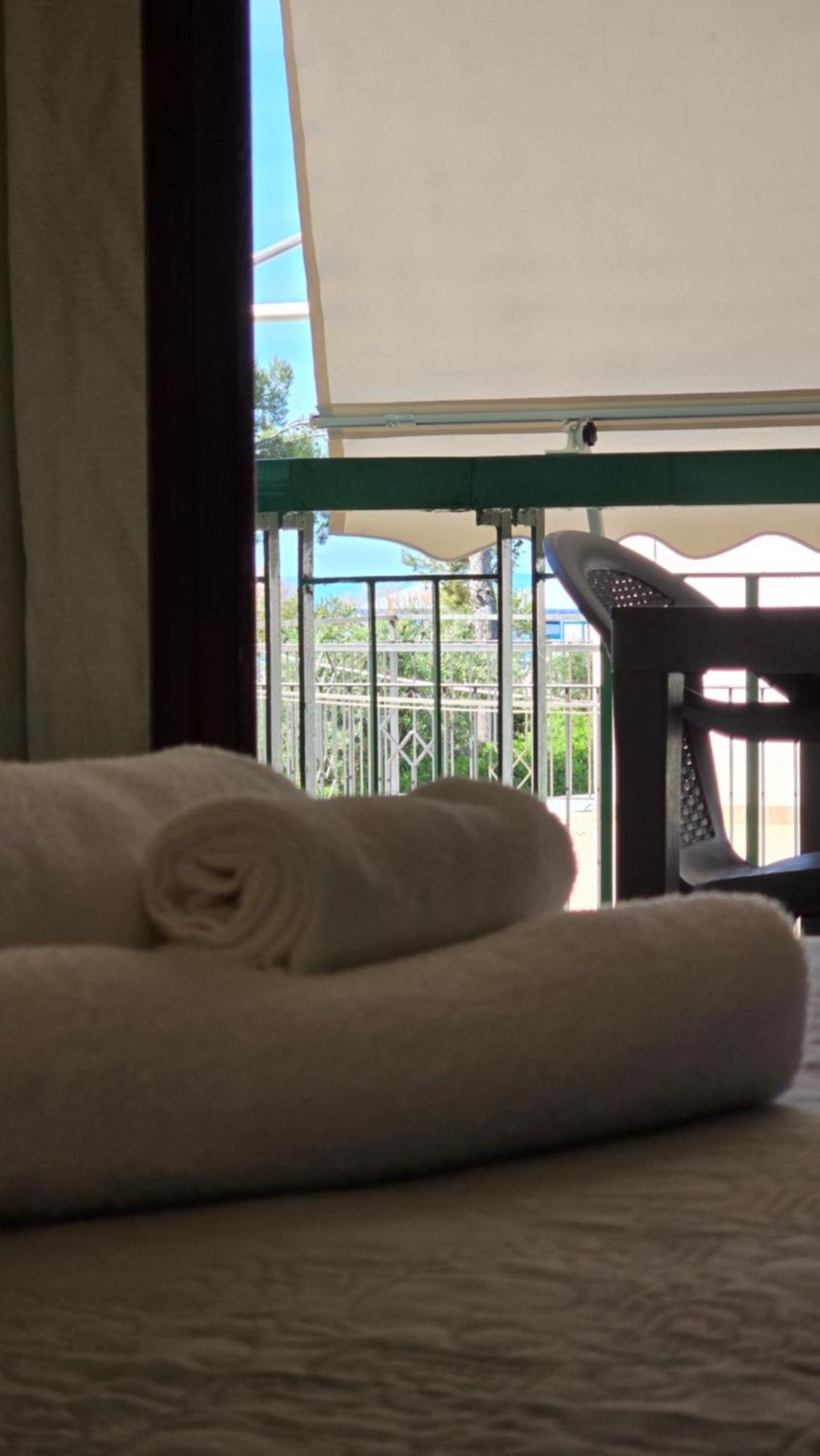 プラーイア・ア・マーレ Ad Un Passo Dal Mare Bed & Breakfast エクステリア 写真