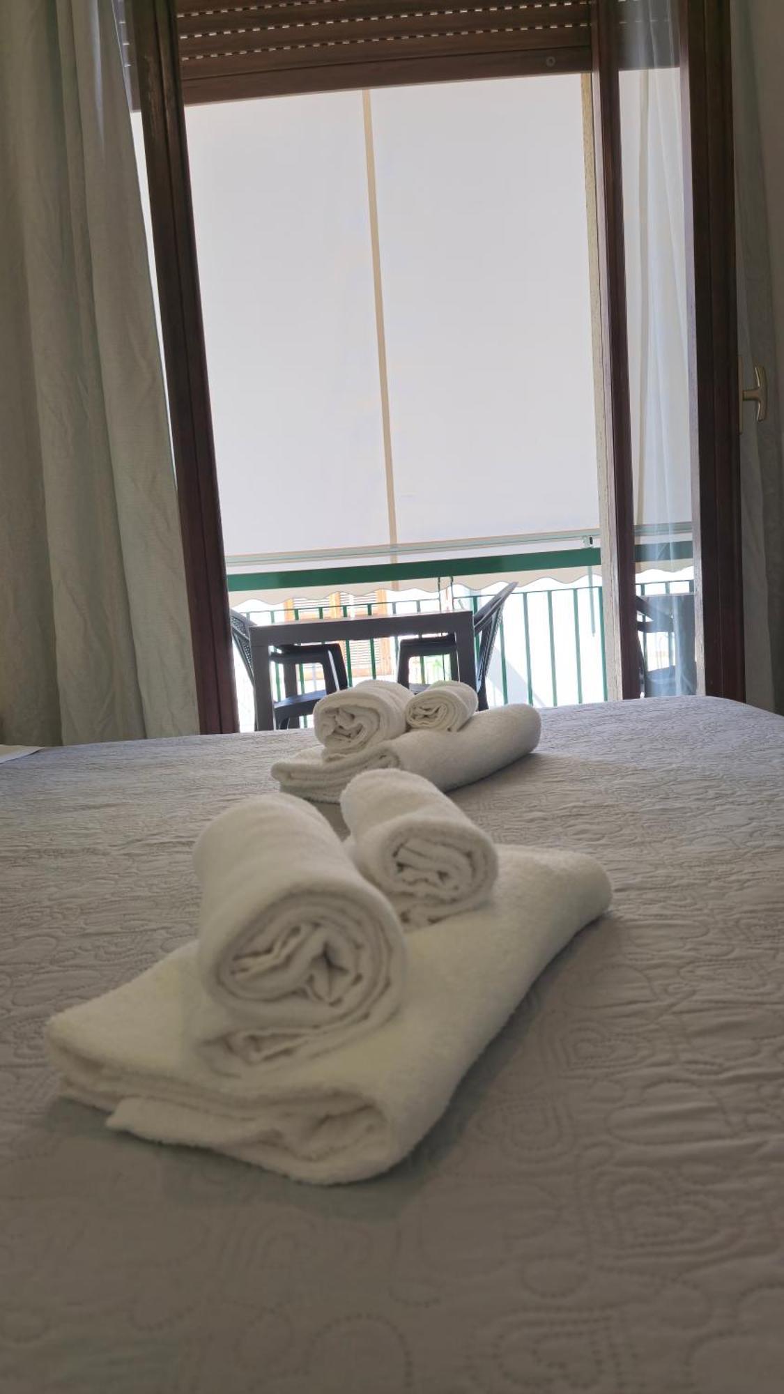 プラーイア・ア・マーレ Ad Un Passo Dal Mare Bed & Breakfast エクステリア 写真