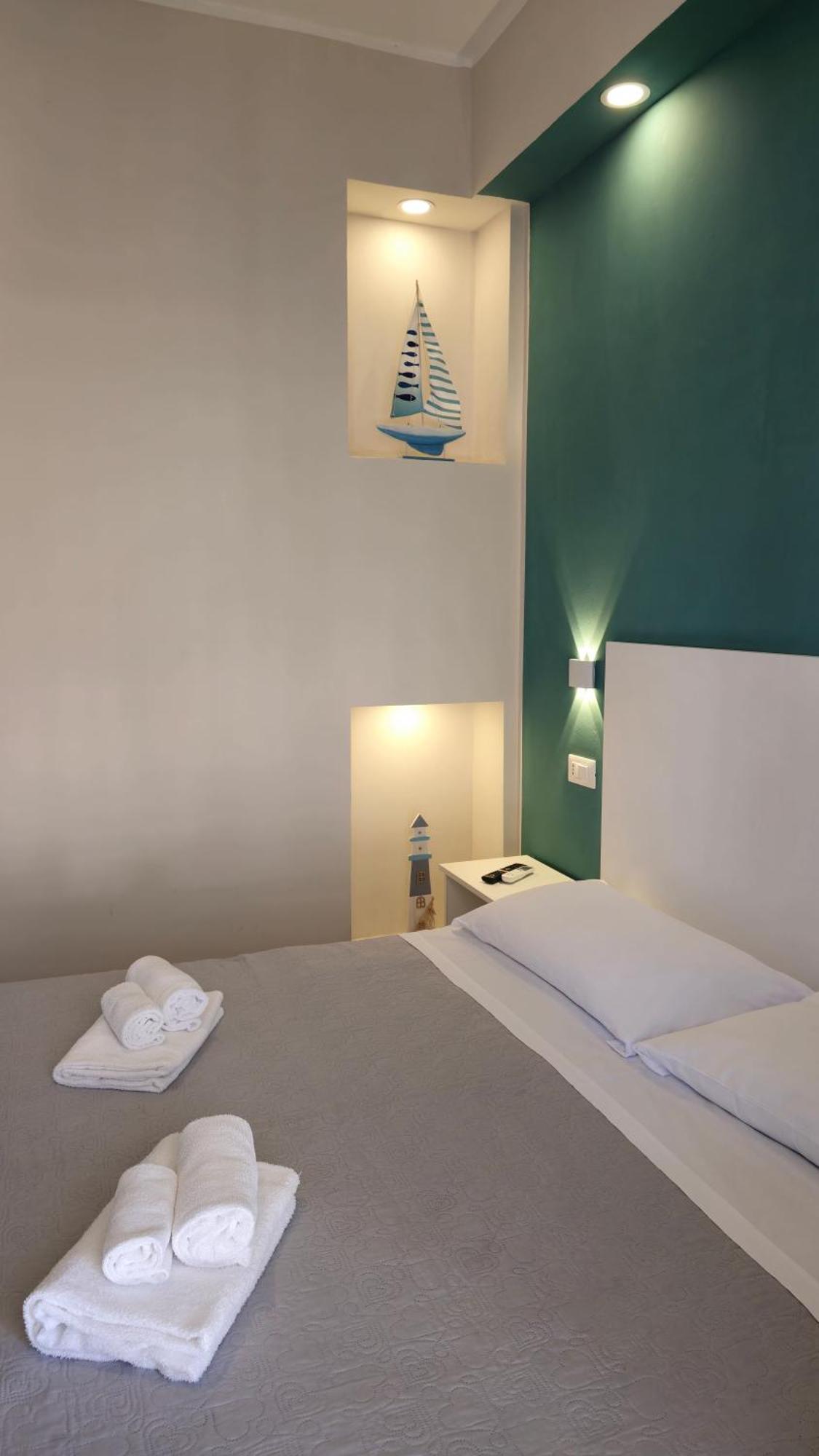 プラーイア・ア・マーレ Ad Un Passo Dal Mare Bed & Breakfast エクステリア 写真