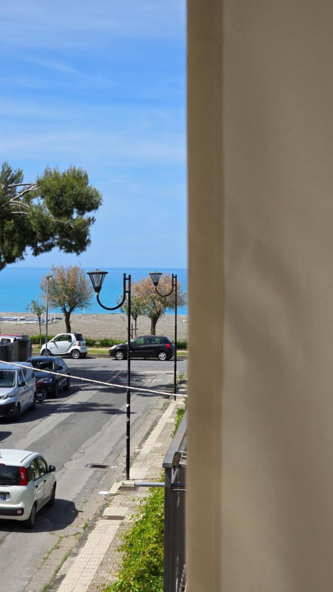 プラーイア・ア・マーレ Ad Un Passo Dal Mare Bed & Breakfast エクステリア 写真